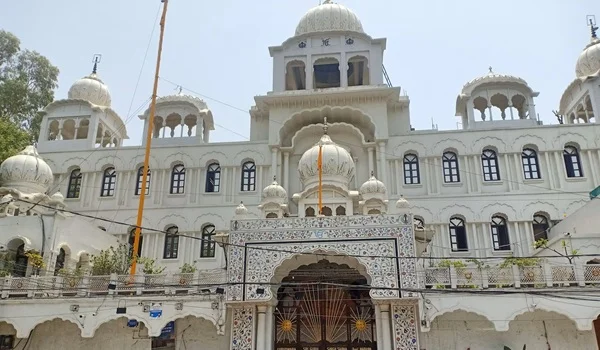 Gurudwara Sri Guru Singh Sabha C Block Mansarover Garden, Delhi